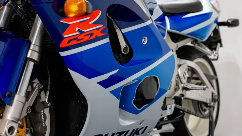 Suzuki GSX-R 750 SRAD (18)