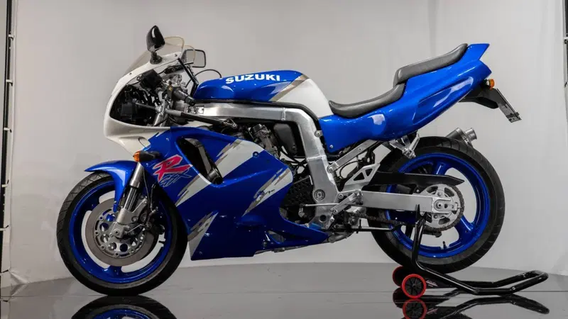 Suzuki GSX-R 750 (2)