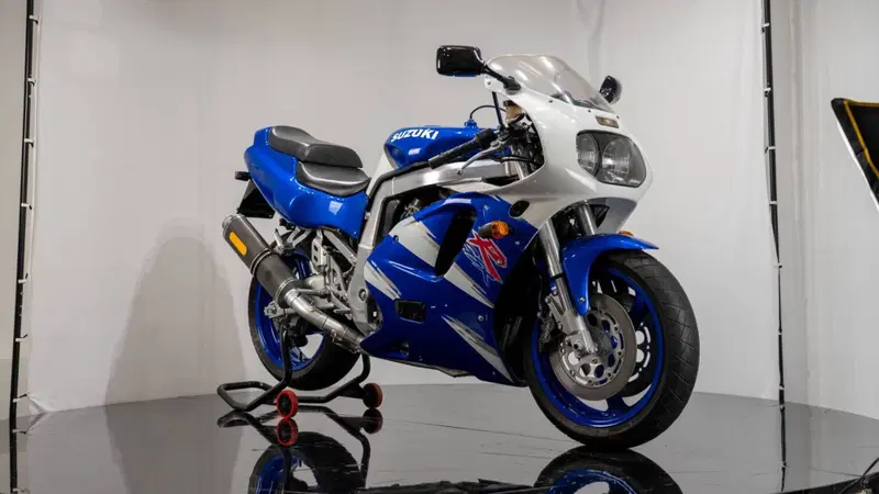 Suzuki GSX-R 750 (5)