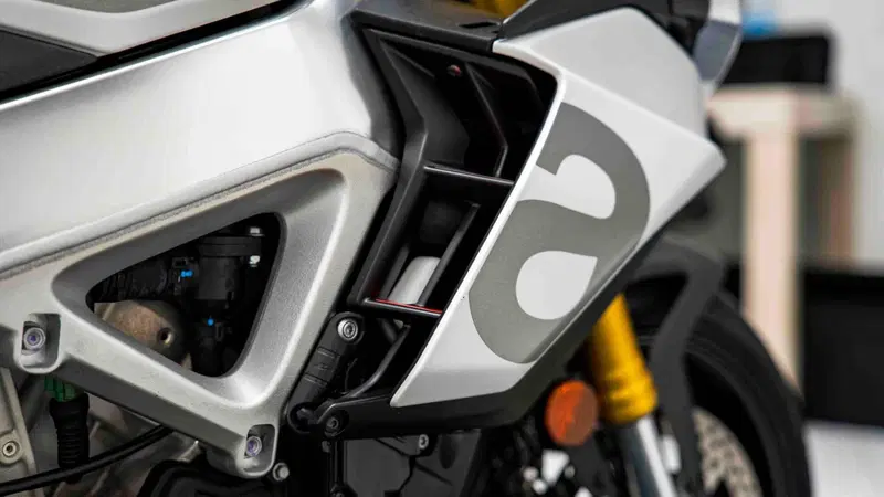 Aprilia Tuono V4 (2021 - 24) (11)