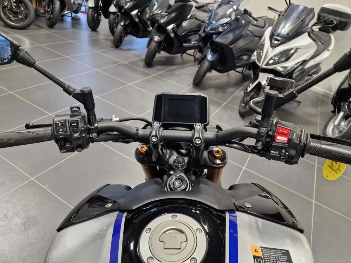 Yamaha MT-09 SP (2021 - 23) (2)