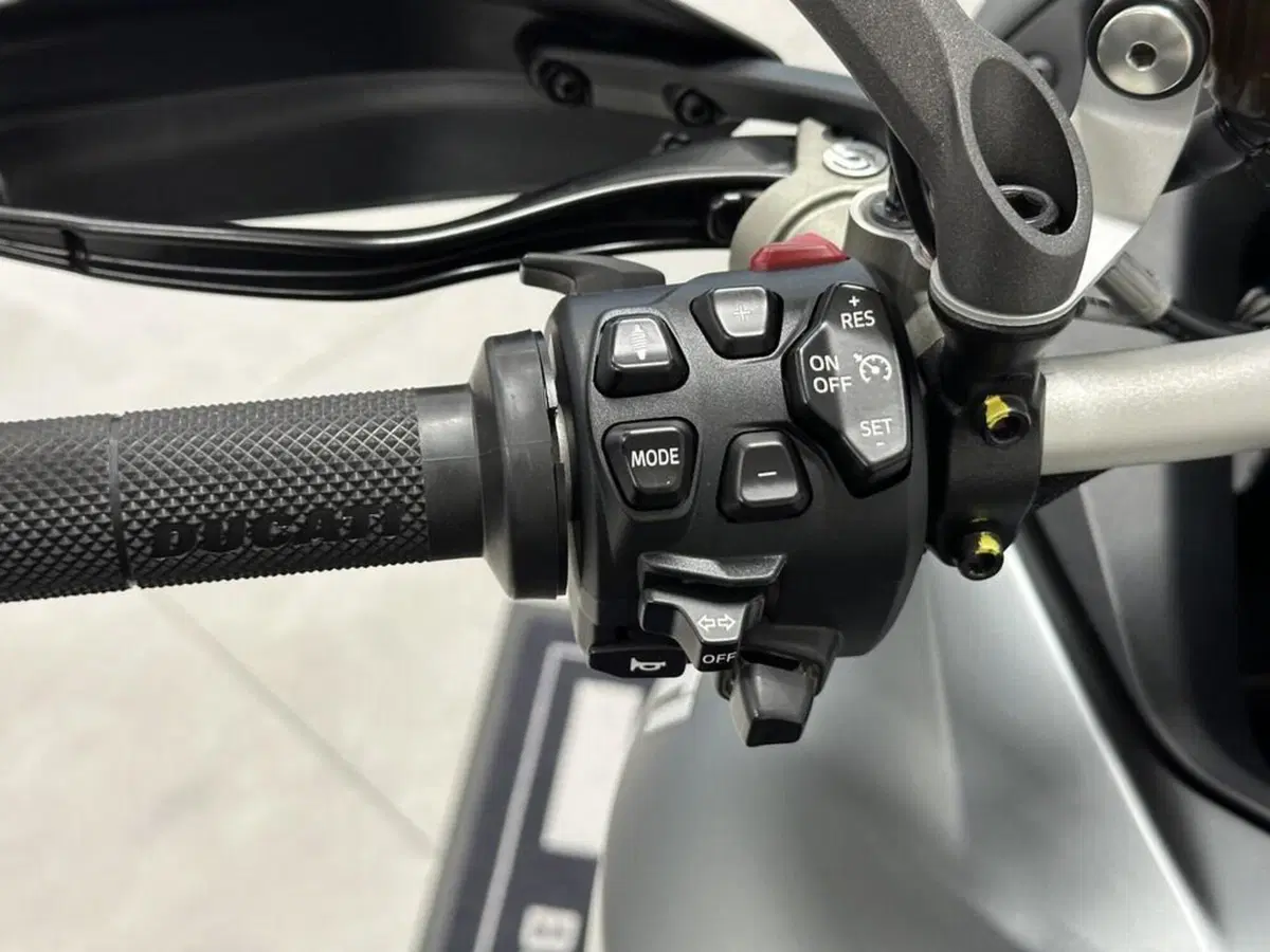 Ducati Multistrada V4 S (2021 - 24) (8)