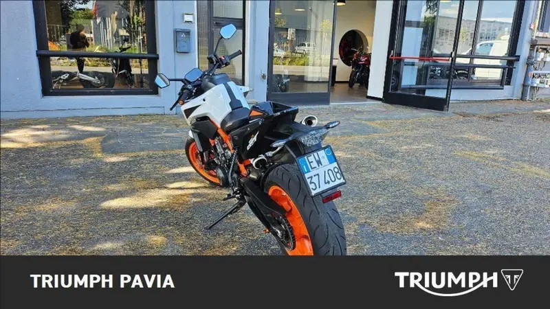 KTM 890 Duke R (2021) (2)