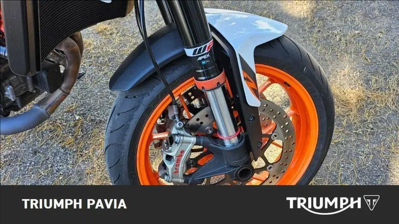 KTM 890 Duke R (2021) (22)