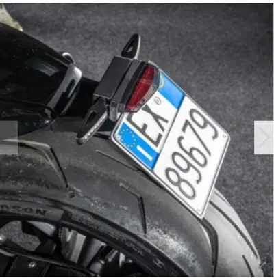 Portatarga centrale nero con faro a led per Sports Mcj