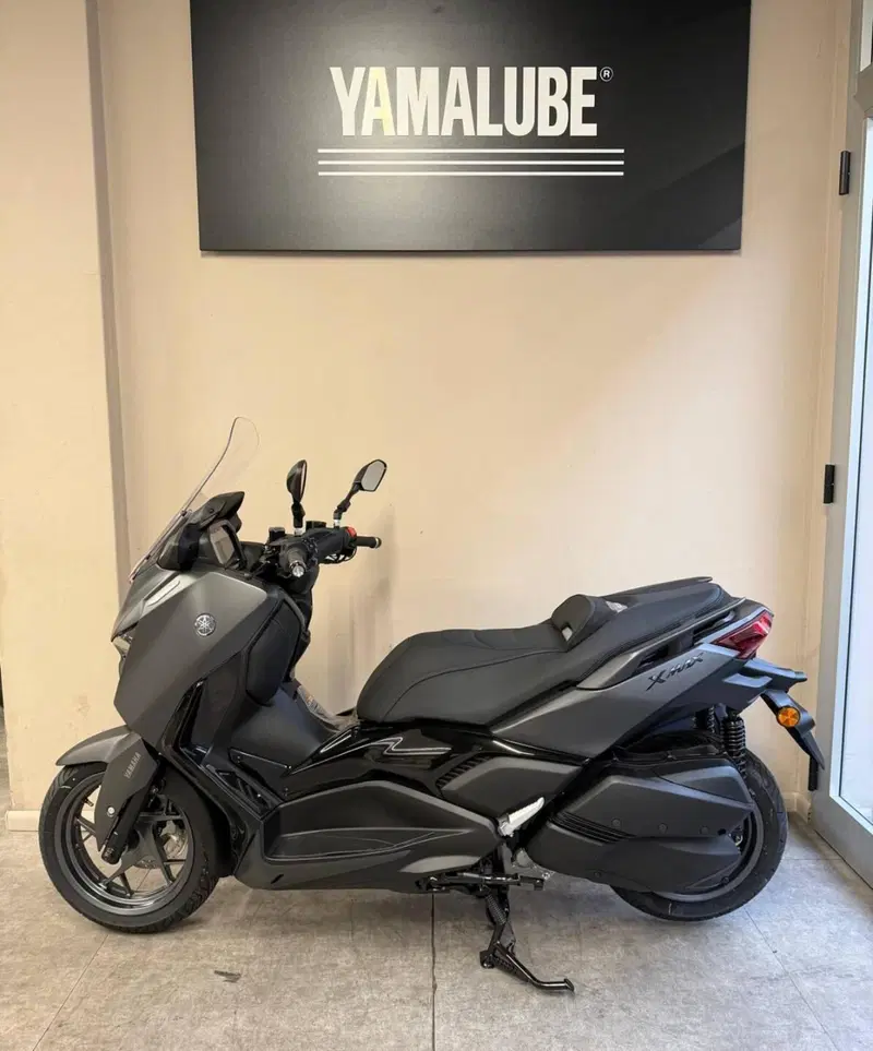 Yamaha X-Max 300 Tech Max+ (2025 - 26) (2)