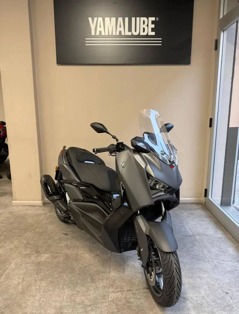 Yamaha X-Max 300 Tech Max+ (2025 - 26) (3)