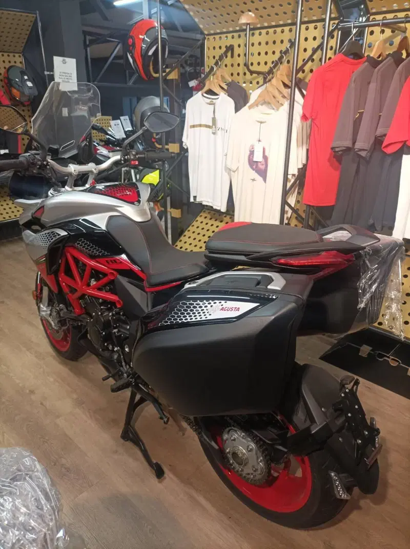 MV Agusta Turismo Veloce 800 RC SCS (2021 - 22) (4)