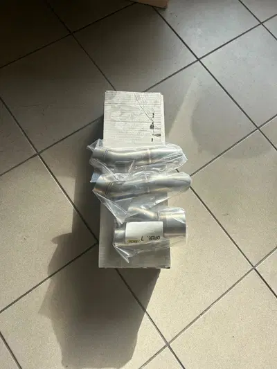 Raccordo in acciaio inox centrale per R1 2004-2006 Arrow