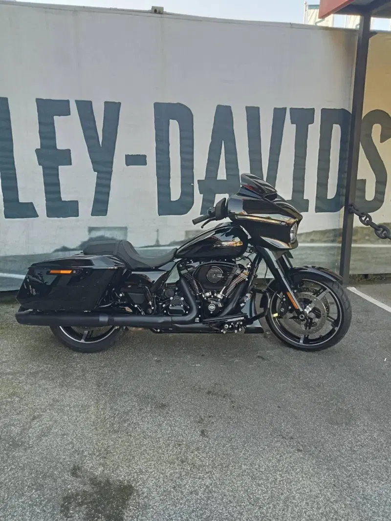 Harley-Davidson Street Glide (2024 - 26)