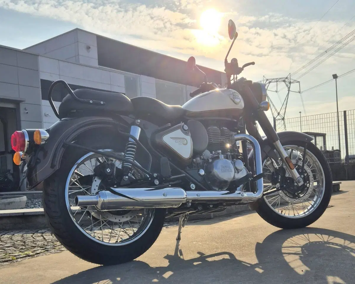 Royal Enfield Classic 350 (2021 - 26) (2)