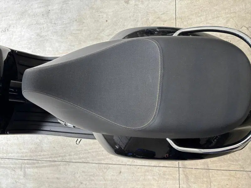 Vespa GTS 300 Super Hpe (2018 - 19) (9)