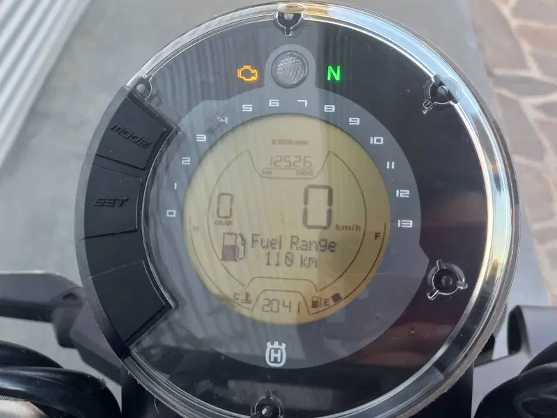Husqvarna Svartpilen 401 (2021 - 23) (8)