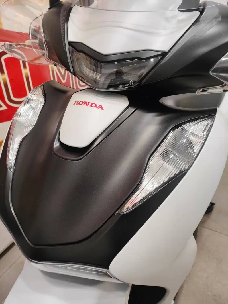 Honda SH 150i Sport (2024 - 25) (4)