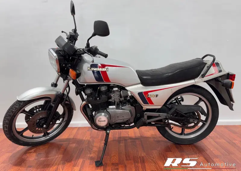 Kawasaki Z400F (2)