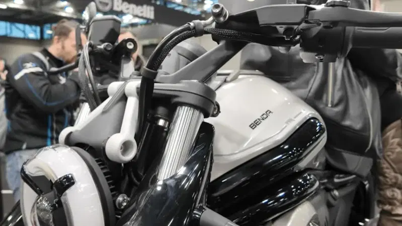Benda a MBE 2026: design "dirompente", cruiser V4 e la follia del prototipo ibrido [VIDEO] 