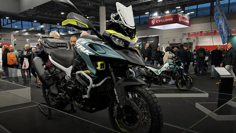 Le novit&agrave; Benelli a MBE 2026: TRK 902 Xplorer o Stradale? [VIDEO] 