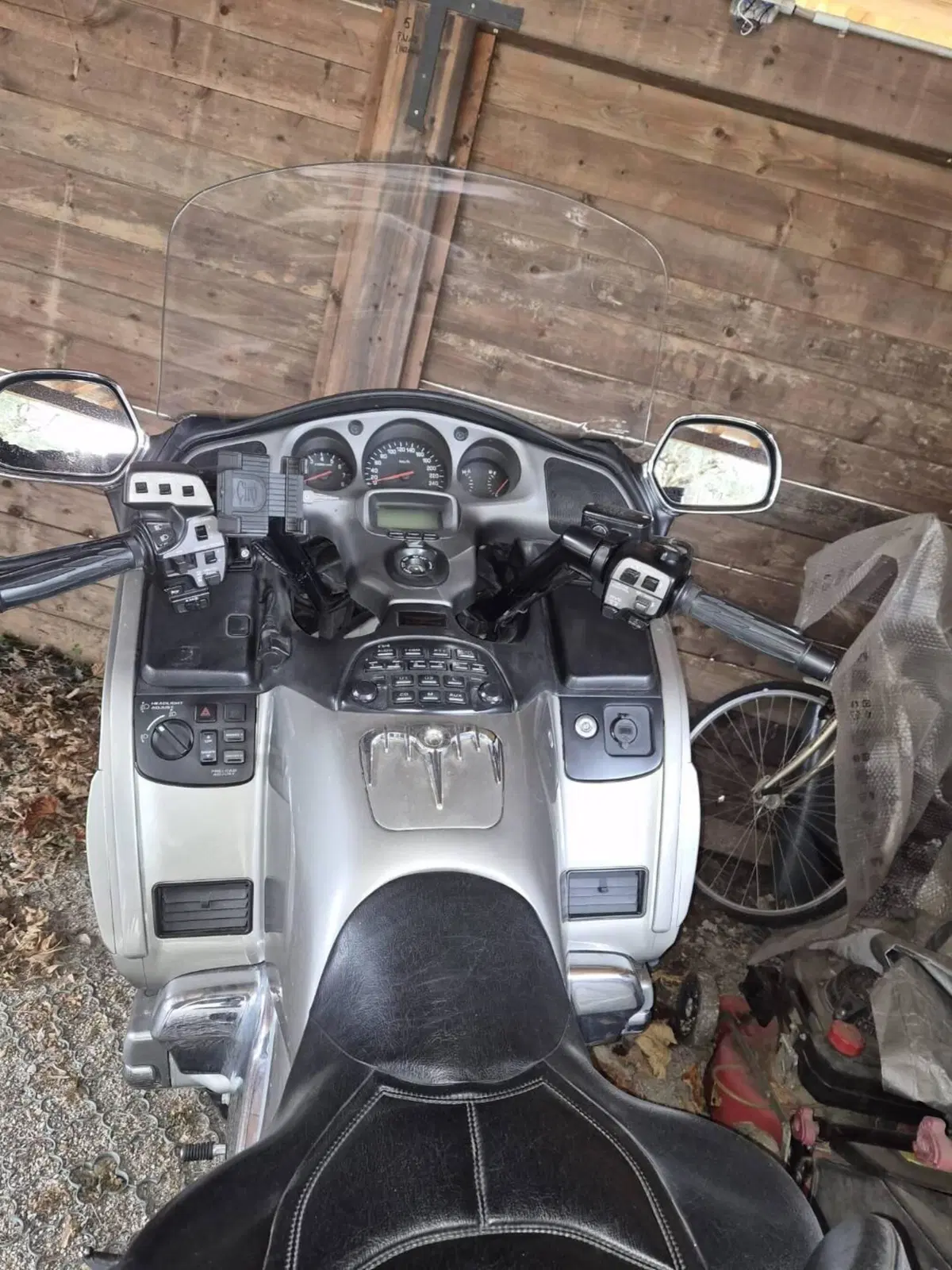 Honda GL 1800 Gold Wing (2000 - 05) (2)