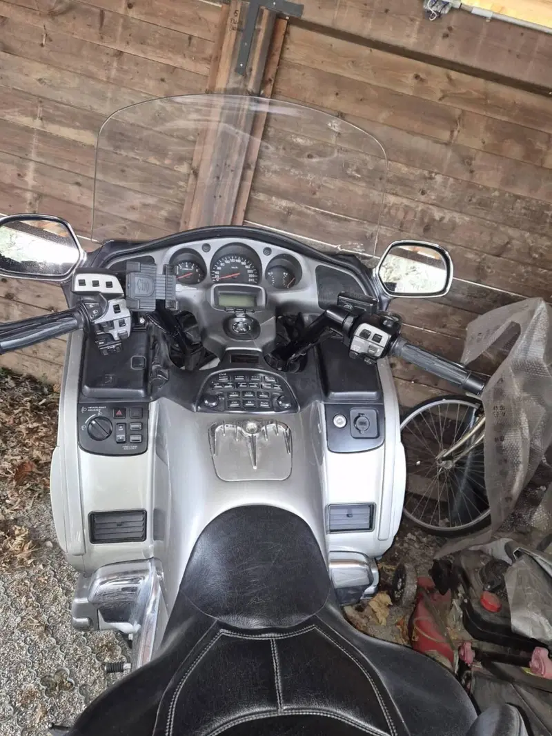Honda GL 1800 Gold Wing (2000 - 05) (2)