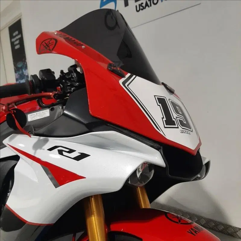 Yamaha YZF R1 (2015 - 16) (4)