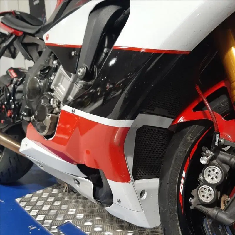 Yamaha YZF R1 (2015 - 16) (5)