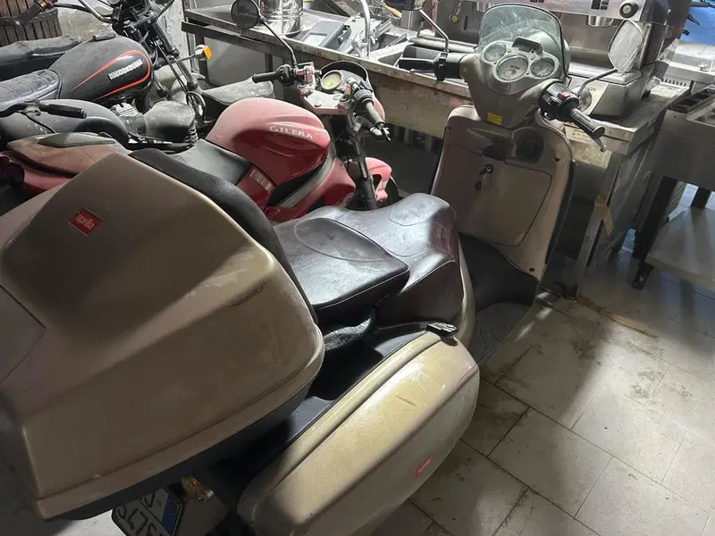 Aprilia Scarabeo 150 (1999 - 00) (2)
