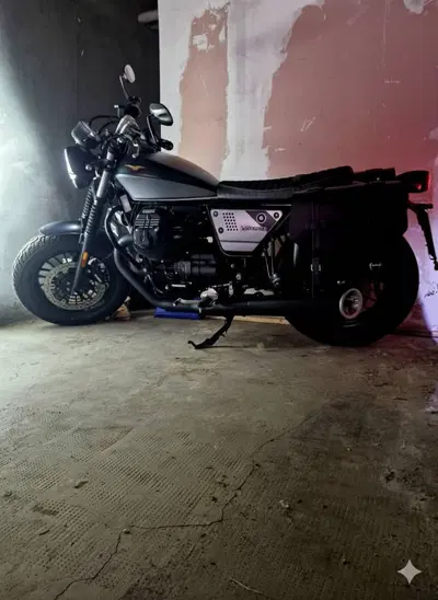 Moto Guzzi V9 Bobber Special Edition (2023 - 25) usata