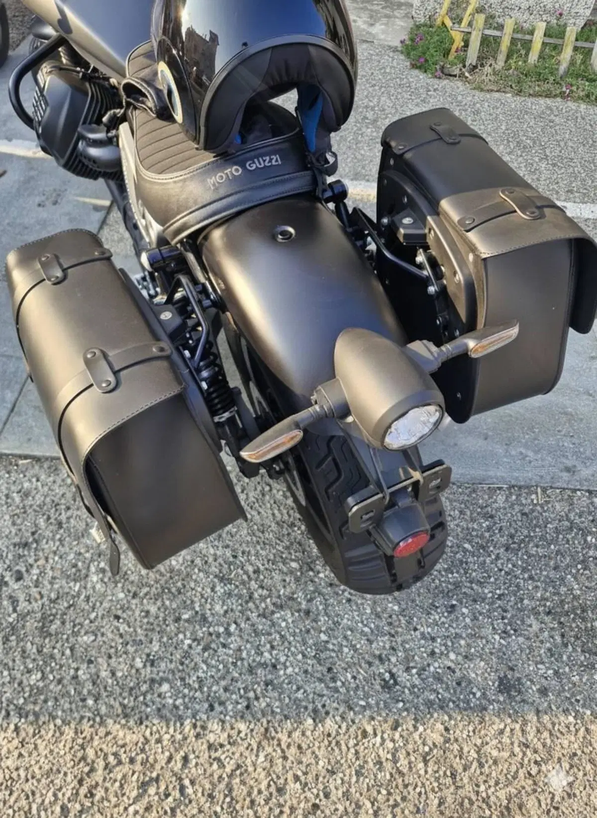 Moto Guzzi V9 Bobber Special Edition (2023 - 25) (3)