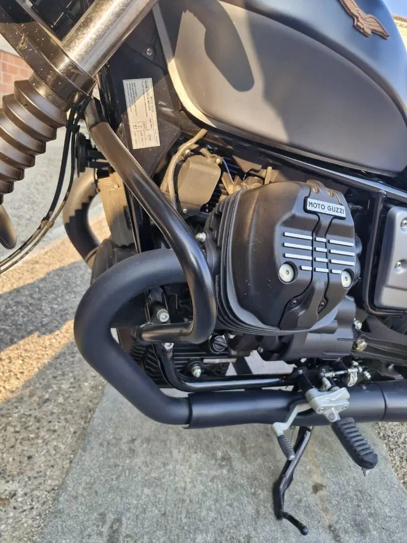 Moto Guzzi V9 Bobber Special Edition (2023 - 25) (4)