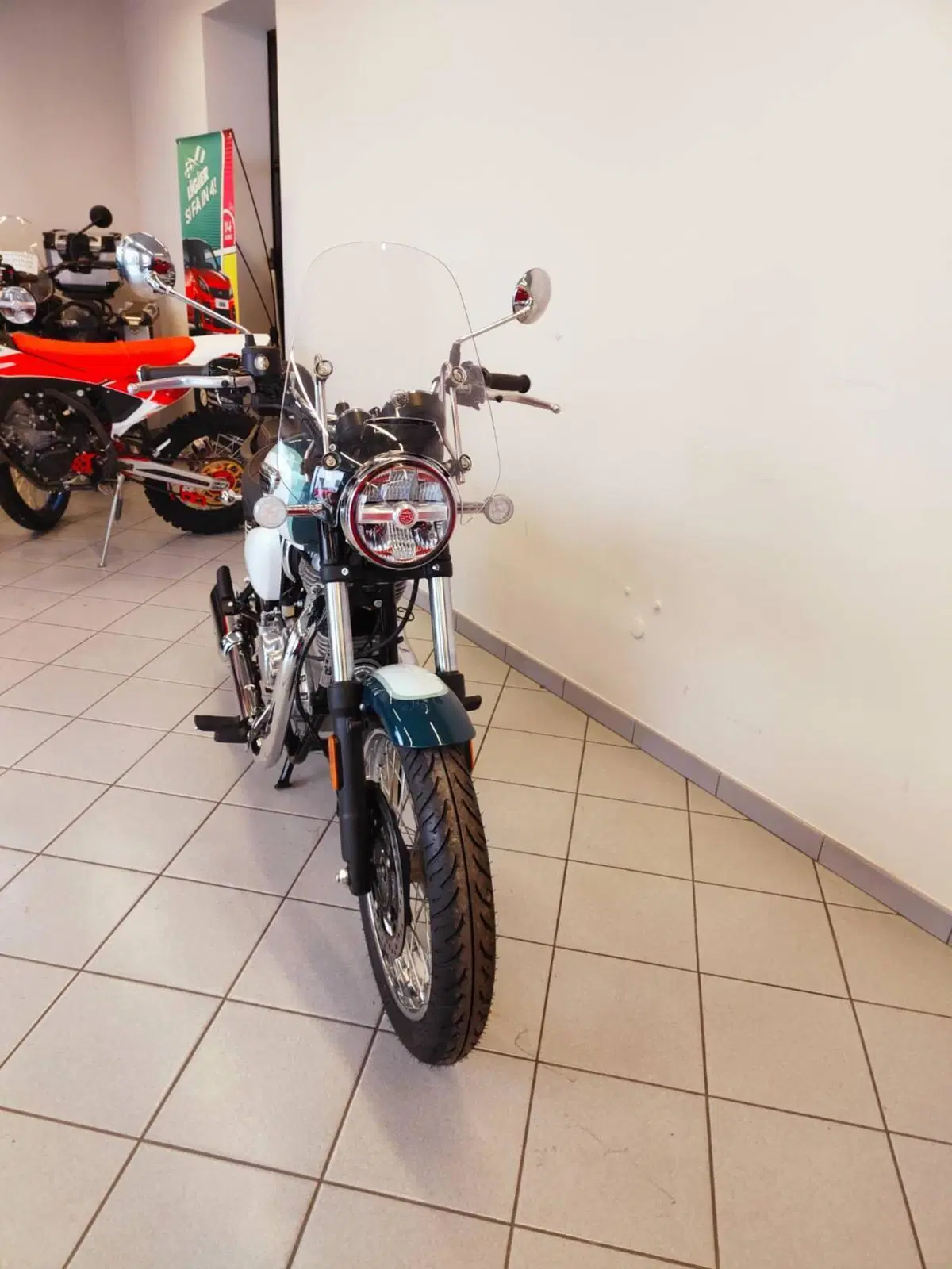 Royal Enfield Meteor 350 Aurora (2024 - 26) (8)