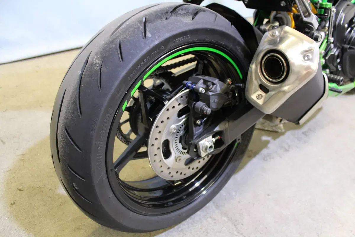 Kawasaki Z 900 SE (2022 - 24) (6)