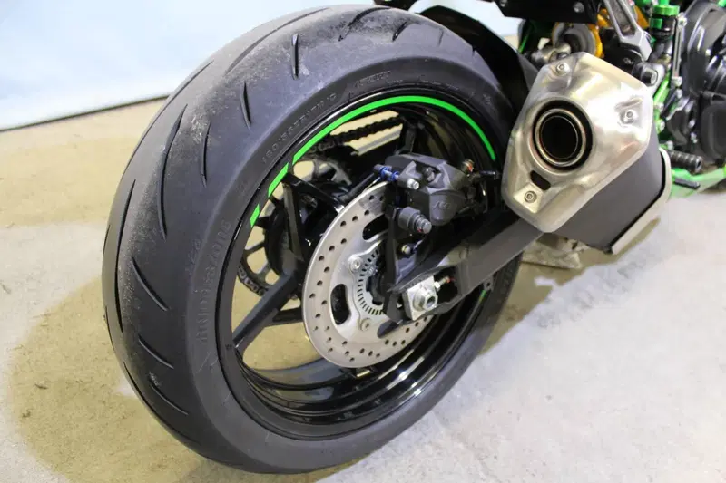 Kawasaki Z 900 SE (2022 - 24) (6)