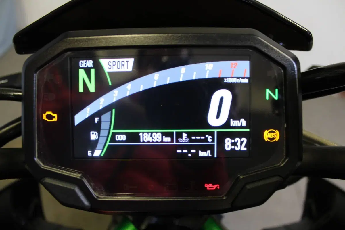 Kawasaki Z 900 SE (2022 - 24) (3)