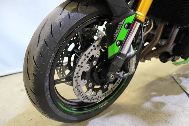 Kawasaki Z 900 SE (2022 - 24) (15)