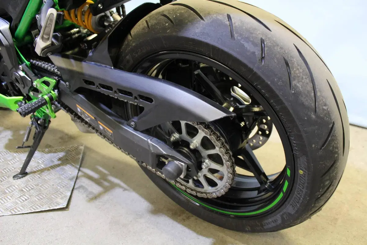 Kawasaki Z 900 SE (2022 - 24) (16)