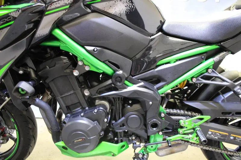 Kawasaki Z 900 SE (2022 - 24) (17)