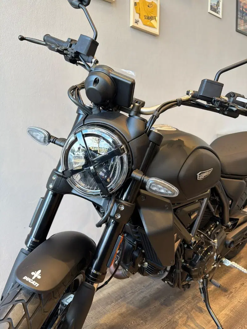 Ducati Scrambler 800 Icon Dark (2025 - 26) (2)