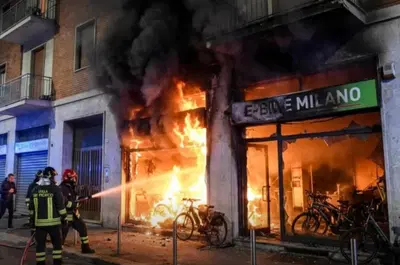 Incendio in un negozio di bici elettriche a Milano, evacuato il palazzo e 22 persone assistite