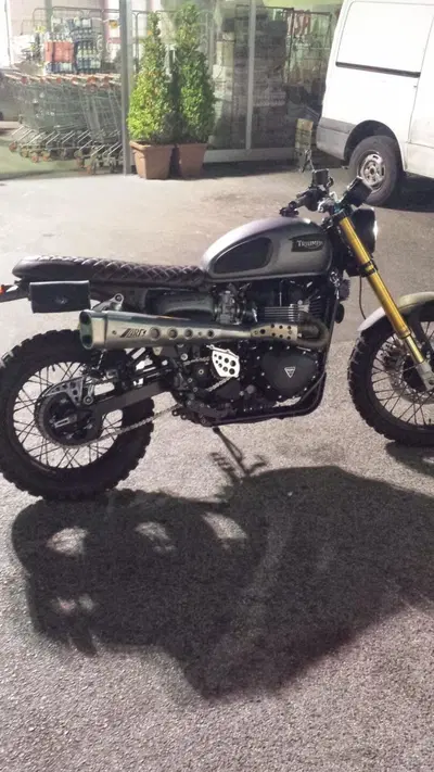 Triumph Scrambler 900 (2023 - 25) usata