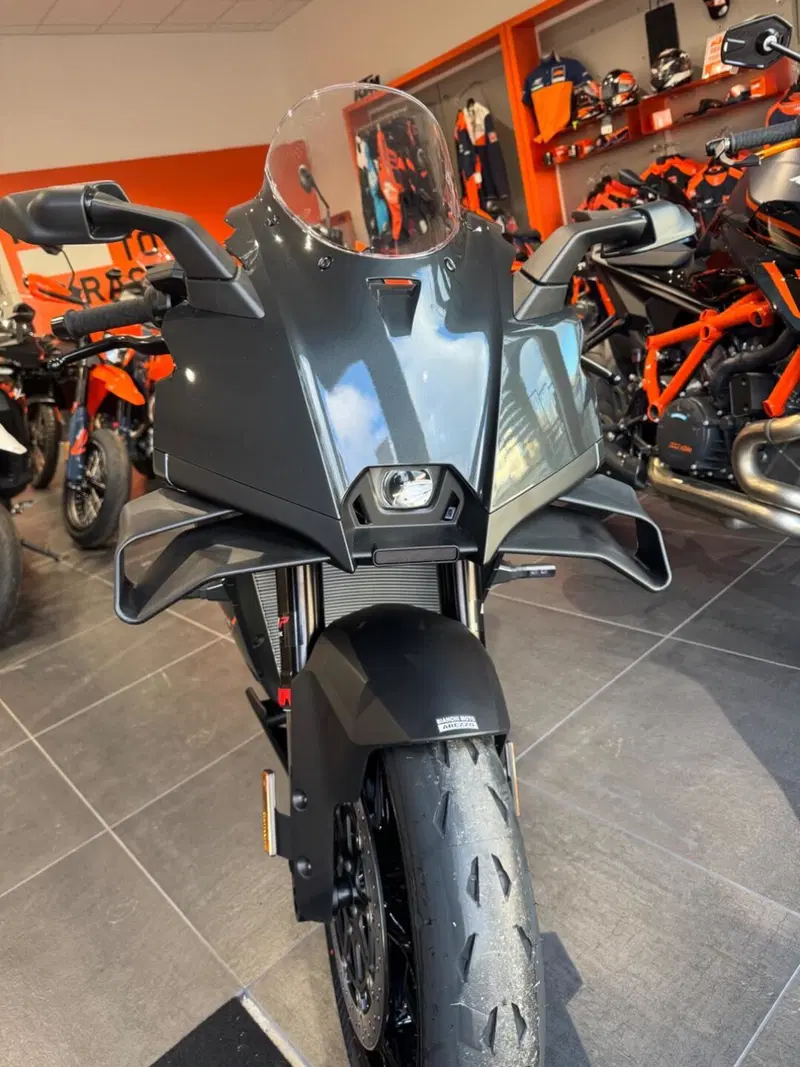 KTM 990 RC R (2026) (8)