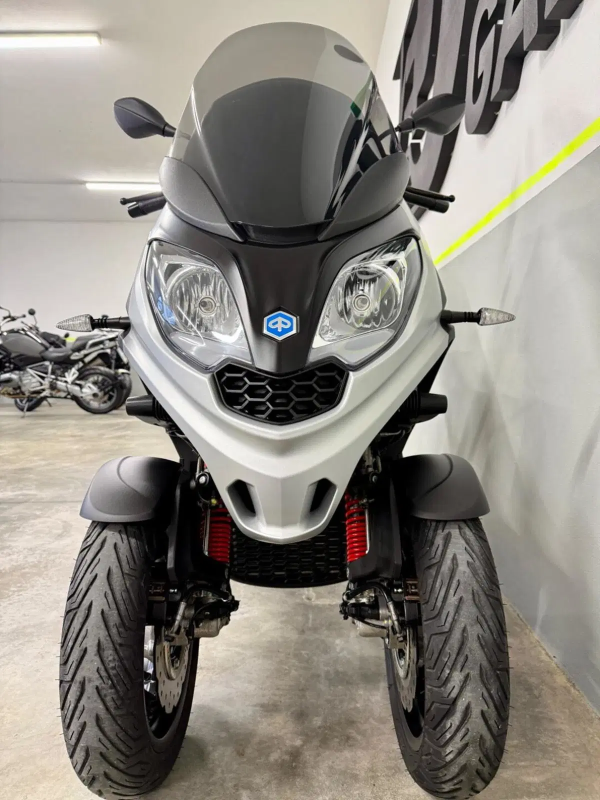 Piaggio MP3 300 Sport ABS Hpe (2021 - 24) (16)