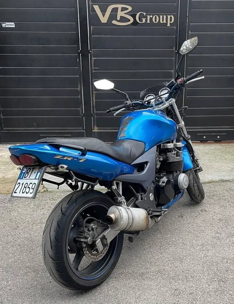 Kawasaki ZR-7 (2001 - 04) (6)