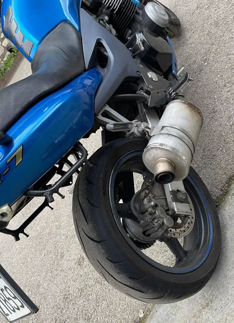 Kawasaki ZR-7 (2001 - 04) (10)