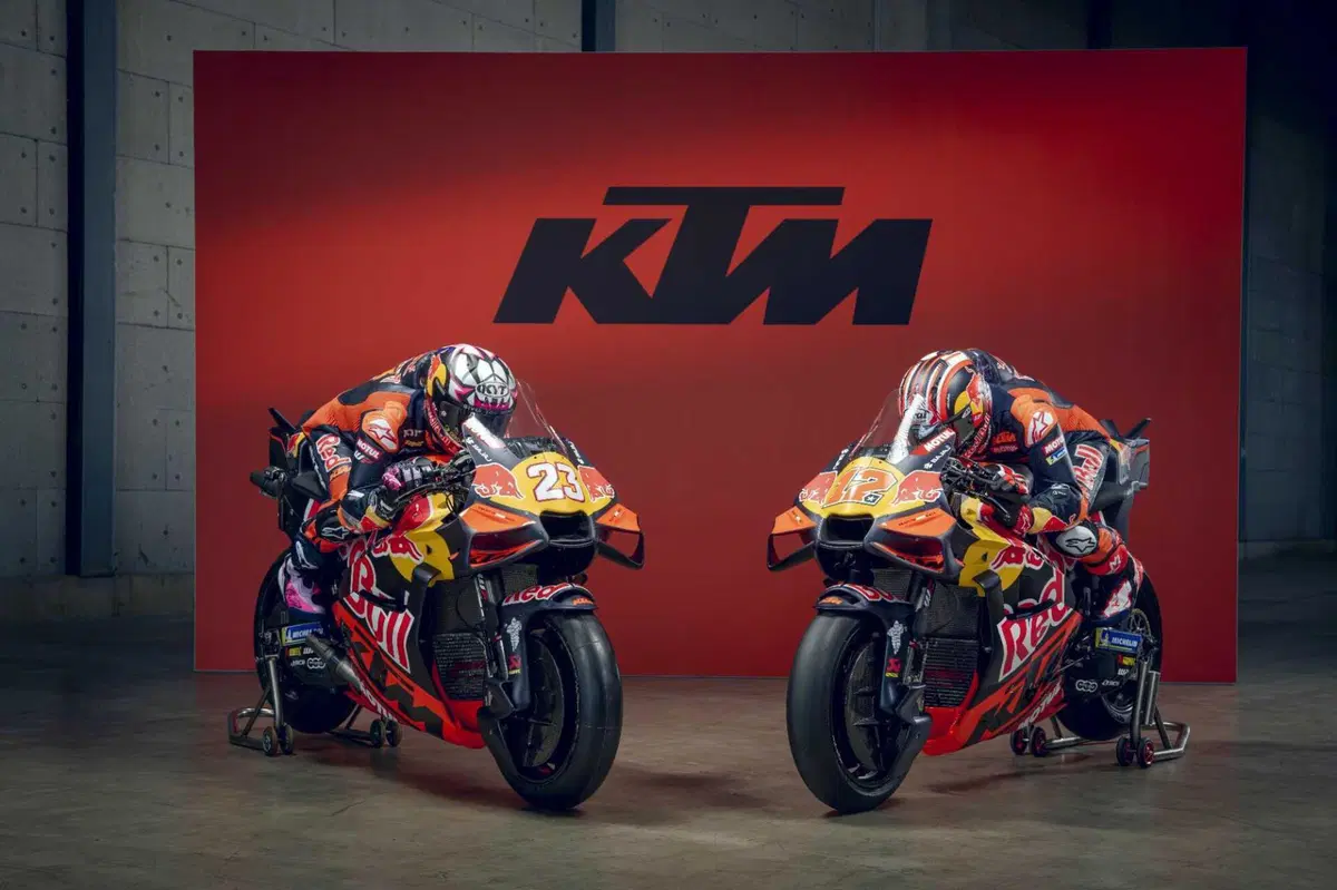 Ecco le nuove KTM Tech3 di Bastianini e Vinales. La novità è che... no, sono uguali (17)