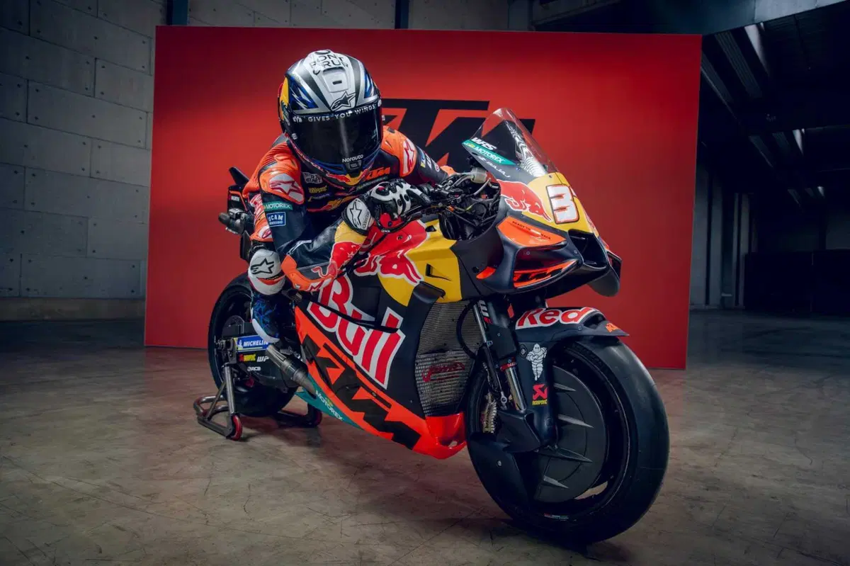 MotoGP 2026. KTM Factory presenta la RC16: ecco le "nuove" livree di Pedro Acosta e Brad Binder [GALLERY] (4)