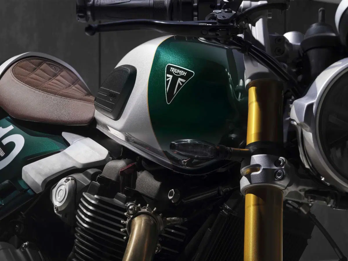 Svelata la nuova Triumph Speed Twin 1200 Cafe Racer Edition [GALLERY] (11)