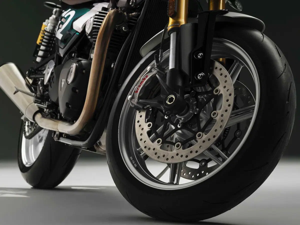 Svelata la nuova Triumph Speed Twin 1200 Cafe Racer Edition [GALLERY] (17)