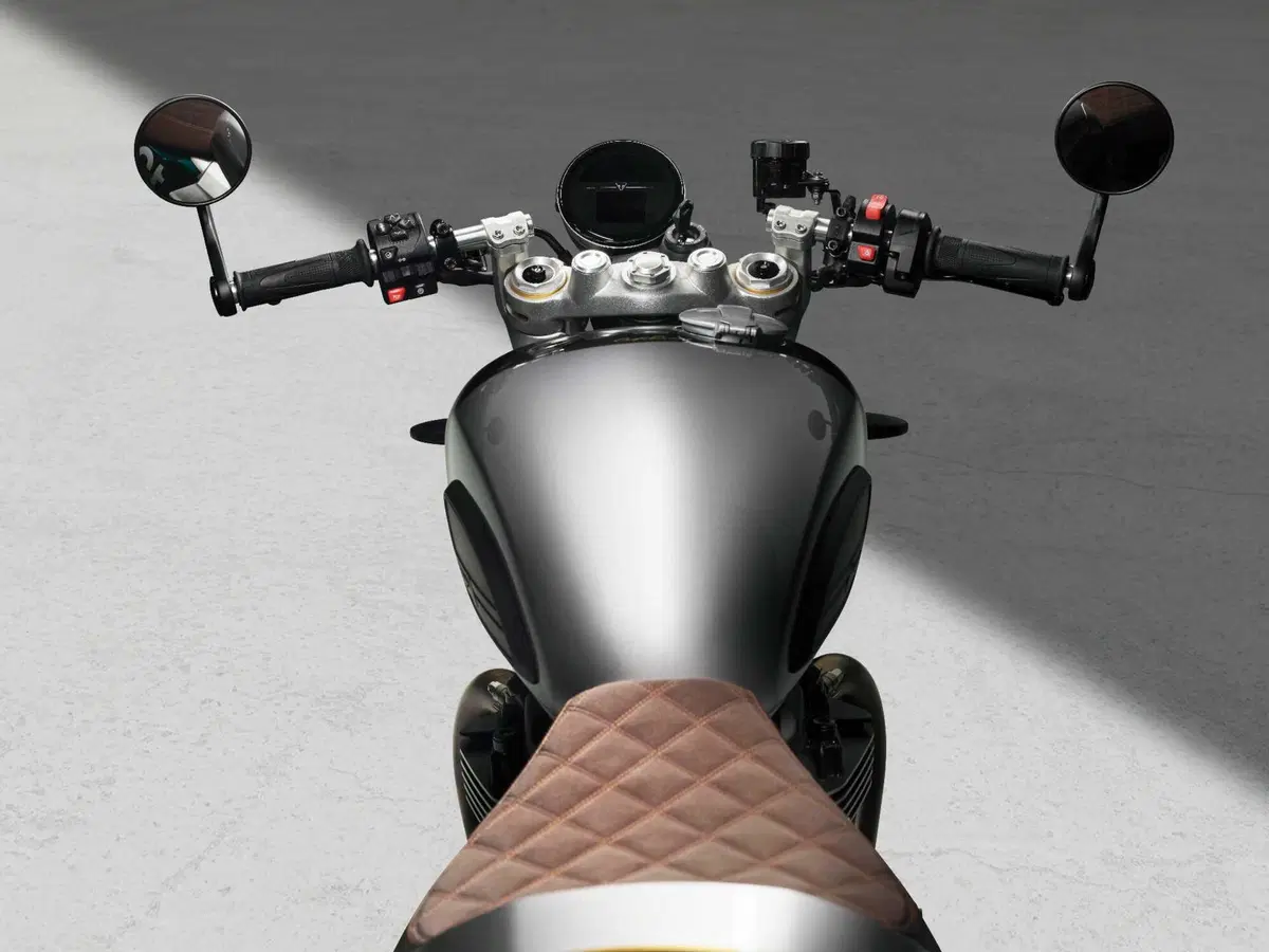 Svelata la nuova Triumph Speed Twin 1200 Cafe Racer Edition [GALLERY] (19)