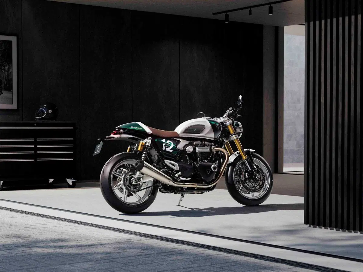 Svelata la nuova Triumph Speed Twin 1200 Cafe Racer Edition [GALLERY] (2)