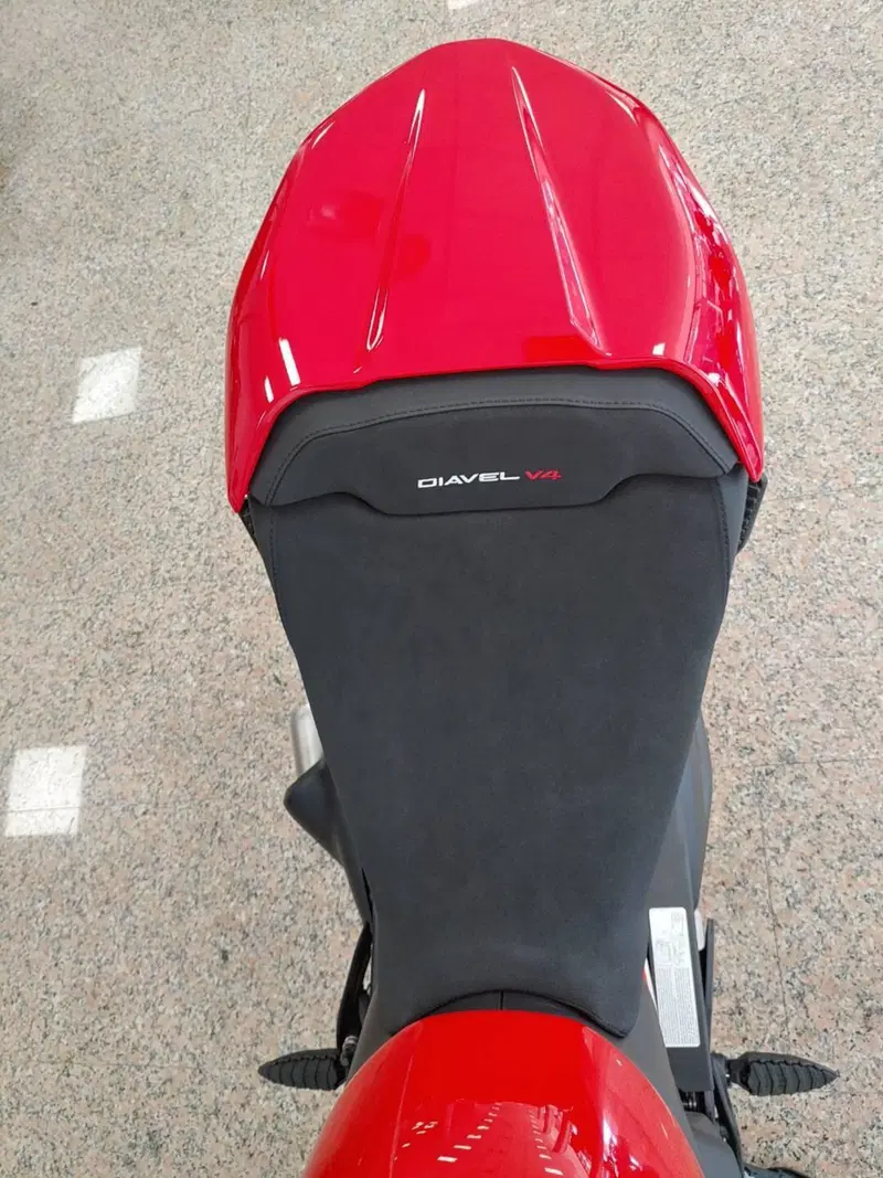 Ducati Diavel V4 (2023 - 26) (8)